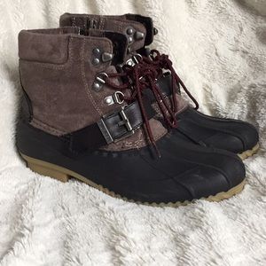 PRICE DROP!! Tommy Hilfiger snow boot size 8!